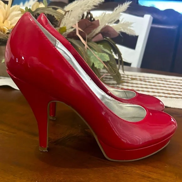 Chic Red Patent Leather Style Pump Heels Unlisted Cherry - Picture 1 of 8